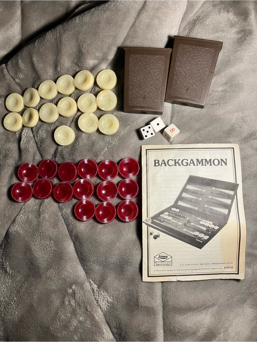 1976 Milton Bradley Lowe Backgammon Cups Dice 30 Piece Tournament Instruction